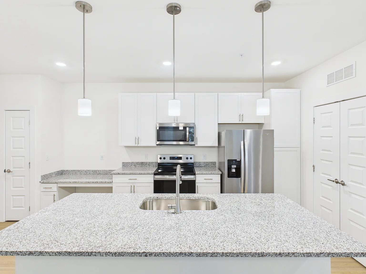 2 bed, 1267 sqft, $1,999 — Photo 3