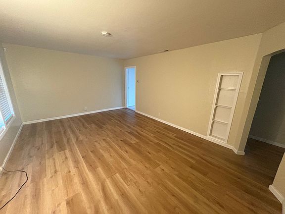 3rd image of 213 Bay Dr