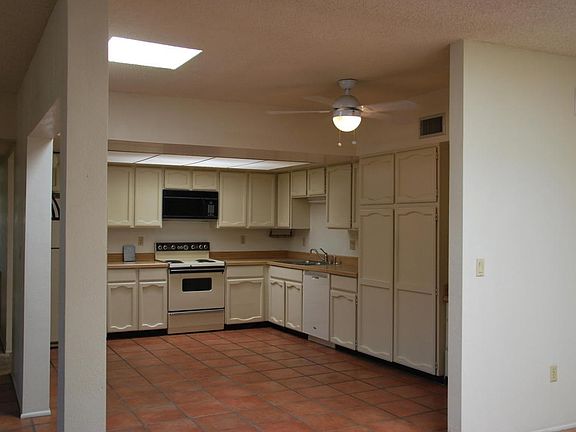 4th image of 5401 N Camino De Las Brisas
