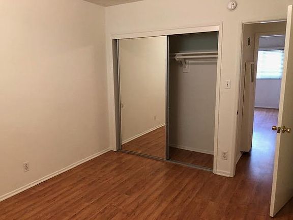 5th image of 12817 Moorpark St #9