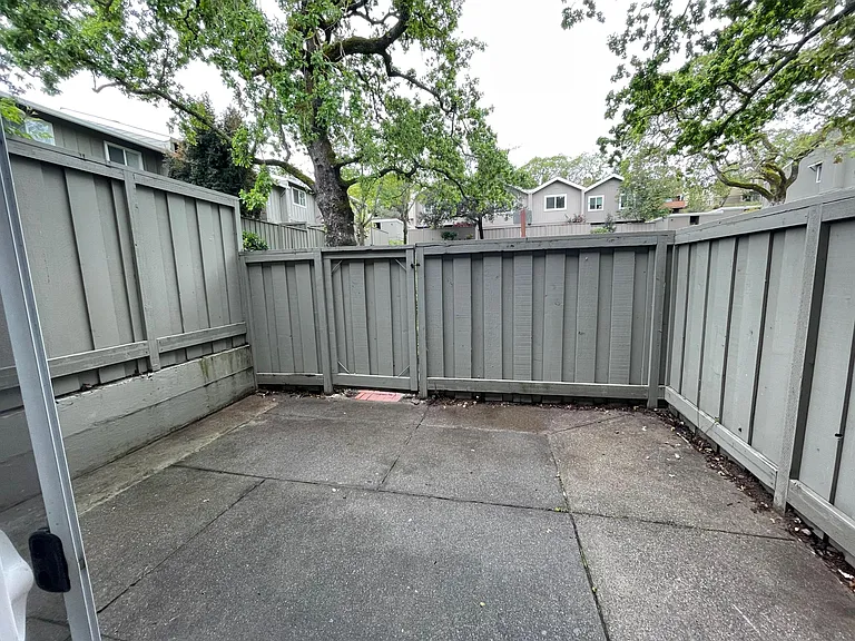 1263 Valley Oak Ct #E — Photo 14