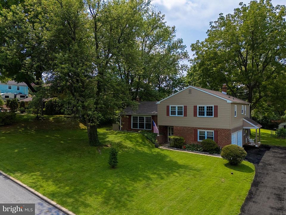 1st image of 834 Easter Dr