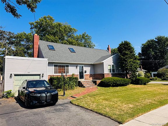 2nd image of 561 Center Dyre Avenue