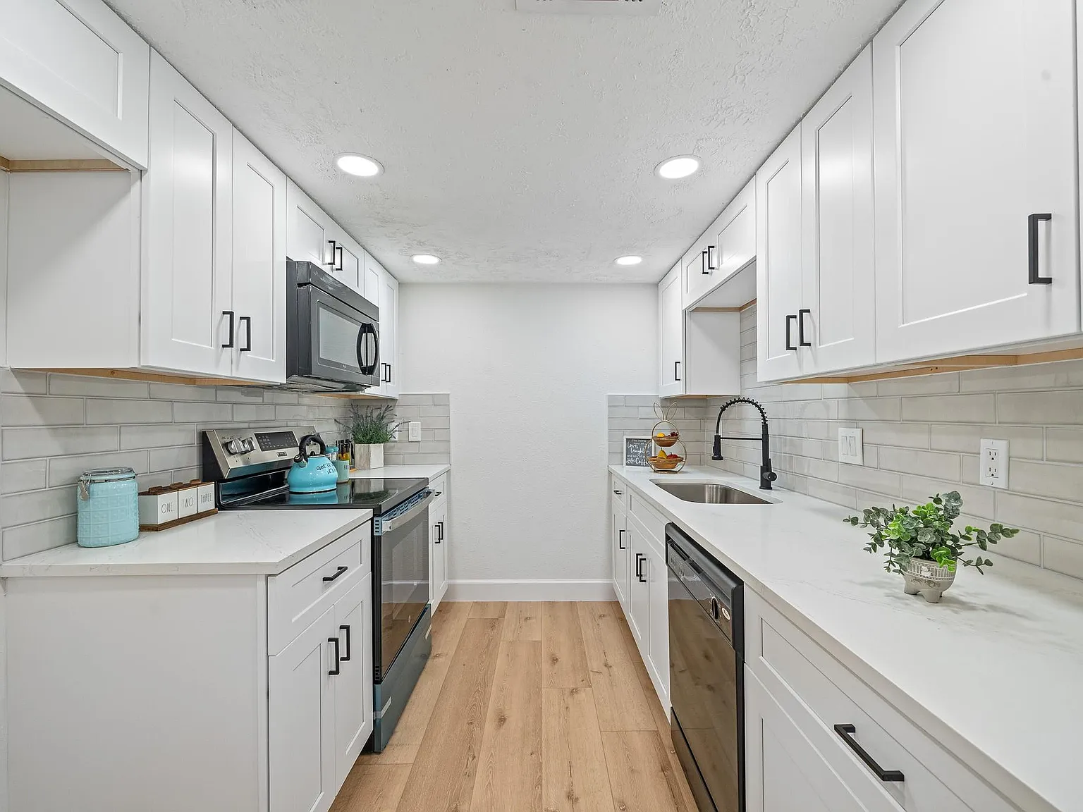 3 bed, 2.5 bath, 1574 sqft, $1,600 — Photo 2