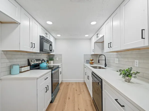 8726 Wilcrest Dr #8726, Houston, TX 77099