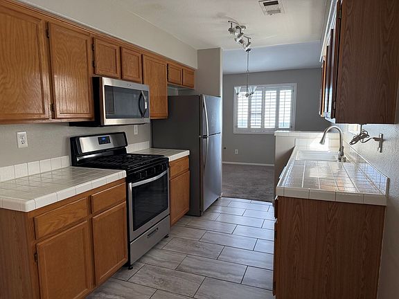 5th image of 8432 Pacific Fountain Ave
