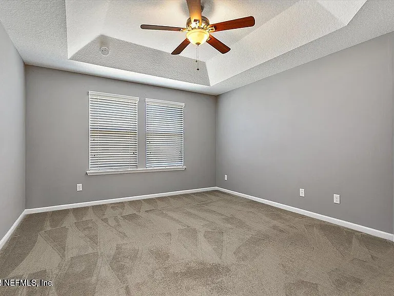 526 Richmond Dr — Photo 11