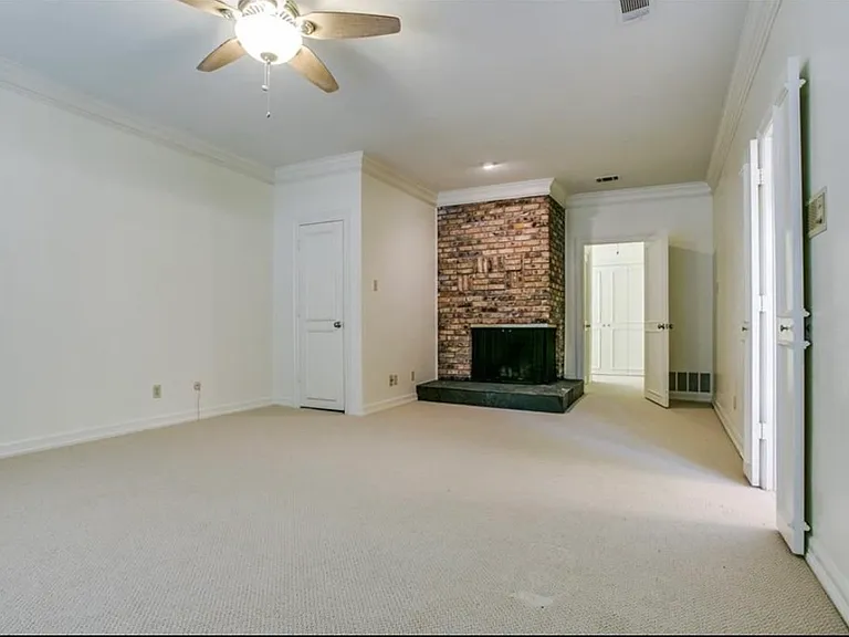 4110 Lovers Ln — Photo 19
