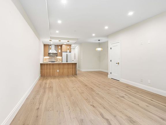 4th image of 354 Dean St #2