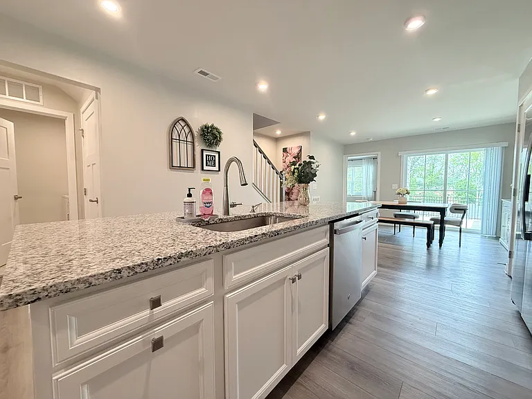 Beautiful open Kitchen with Granite countertops