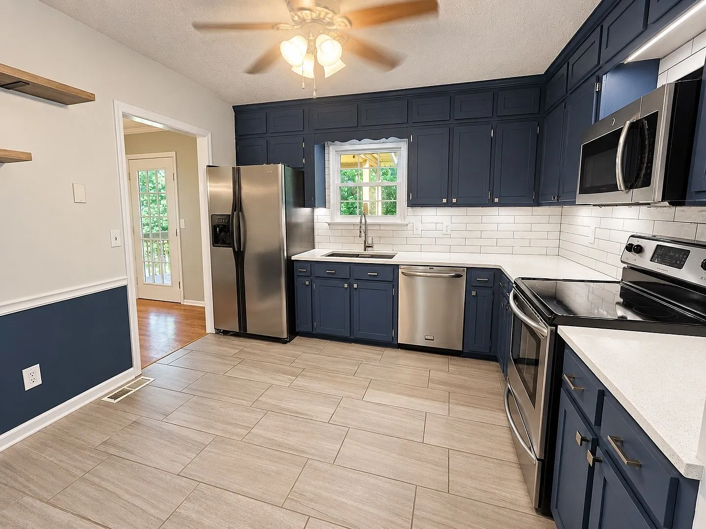 4 bed, 3.0 bath, 2200 sqft, $2,295 — Photo 3
