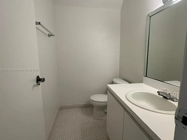 18101 NW 68th Ave #E210 — Photo 9