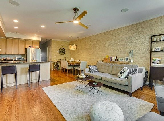 4th image of 1652 N Claremont Ave #2
