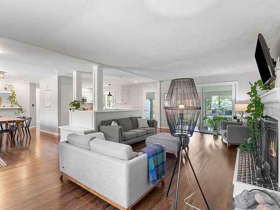5th image of 4707 W 70th St