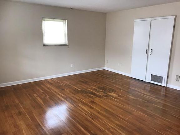 3rd image of 444 Stanley Ave APT 4