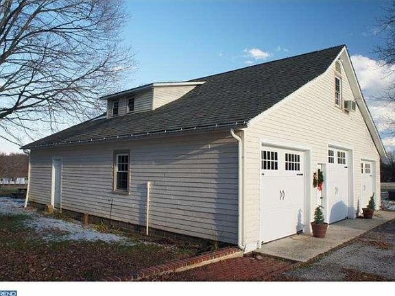 3rd image of 132 Woodstown Daretown Rd