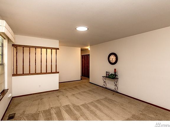 3rd image of 9109 166th St E