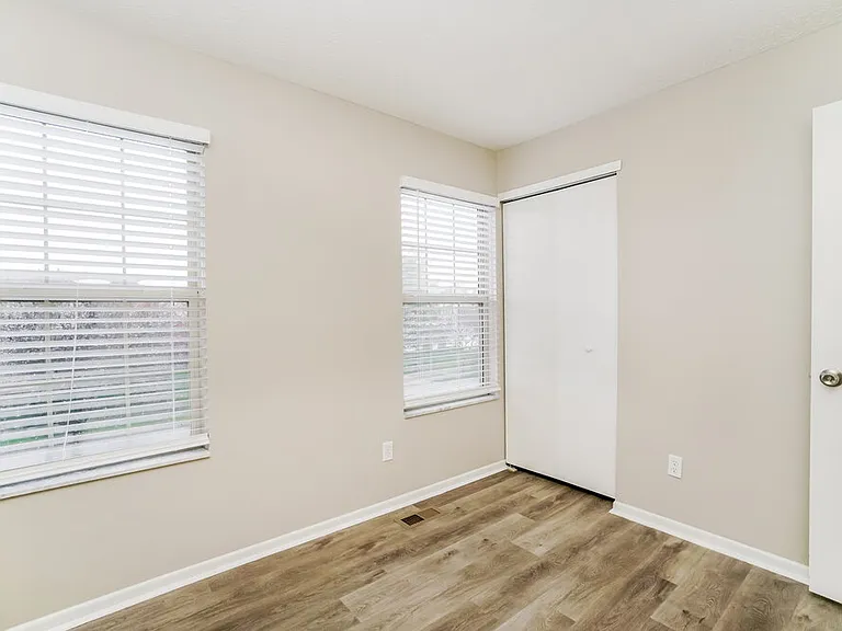490 Durham Ln — Photo 12