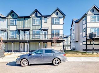 30 SW Evanscrest Park NW, Calgary, AB T3P 1R3