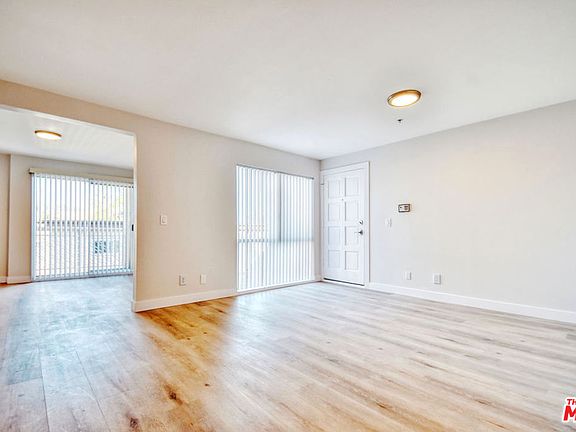 5th image of 116 W Maple St Unit 21