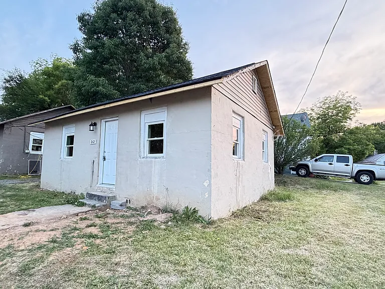 212 N Franklin St — Photo 8