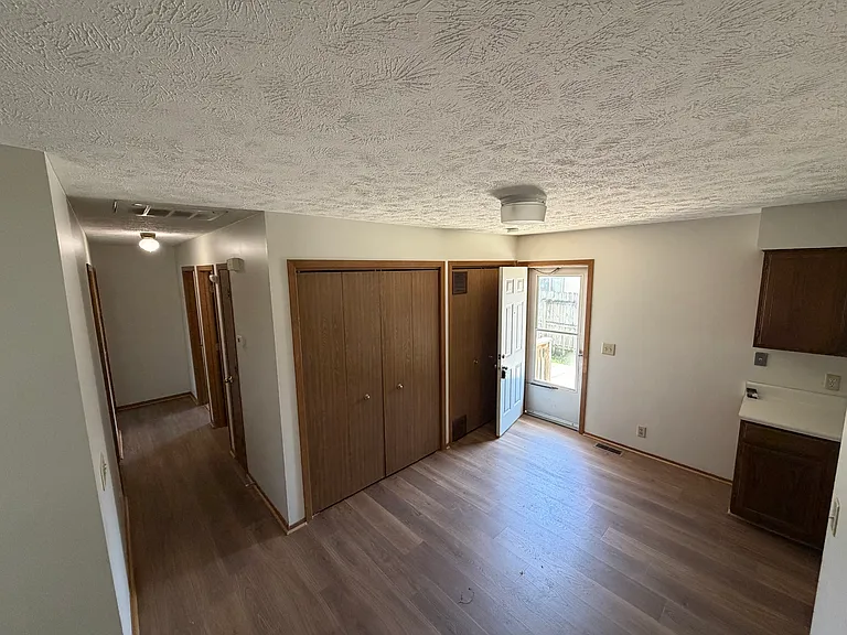 2705 S 18th St — Photo 2