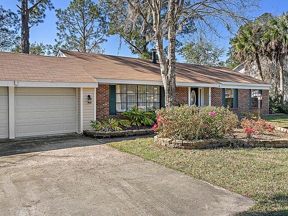 2nd image of 202 Evelyn Pl