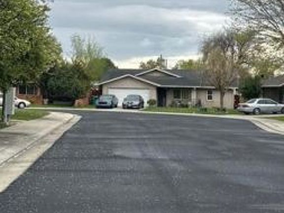 Exterior Neighborhood (street photo)