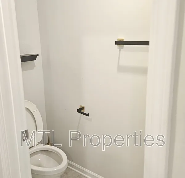 195 Bezelle Ave — Photo 7