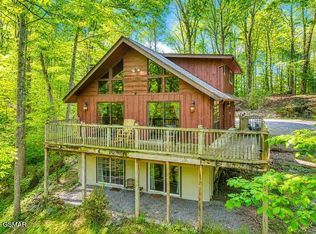 425 Hemlock Ln, Sevierville, TN 37876