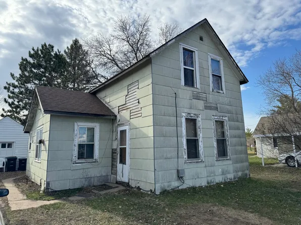 412 8th St SW, Little Falls, MN 56345