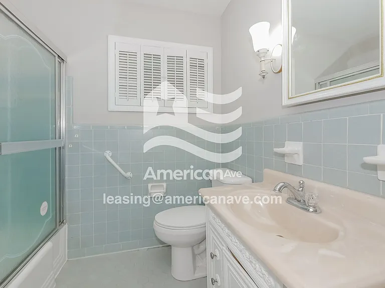 39299_011_wm_-_main_bathroom_12970265.jpg