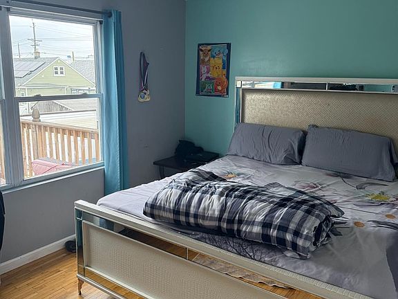 3rd image of 17 Spruce St Floor 2