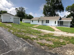 409 W Washington Ave, Ava, MO 65608