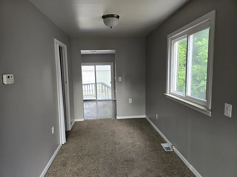 15126 Oldham St — Photo 4