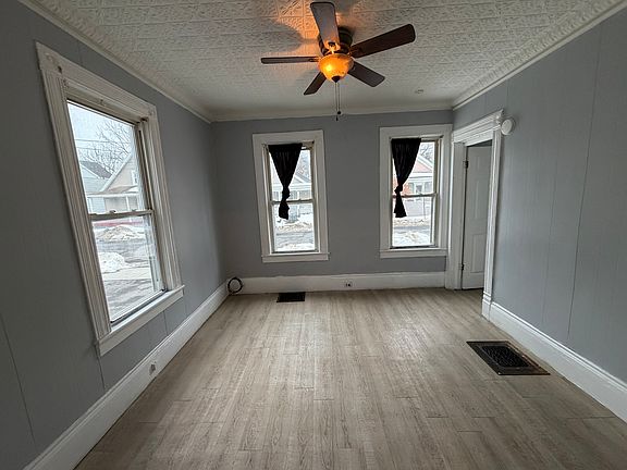 5th image of 121 Schiller Ave APT 1