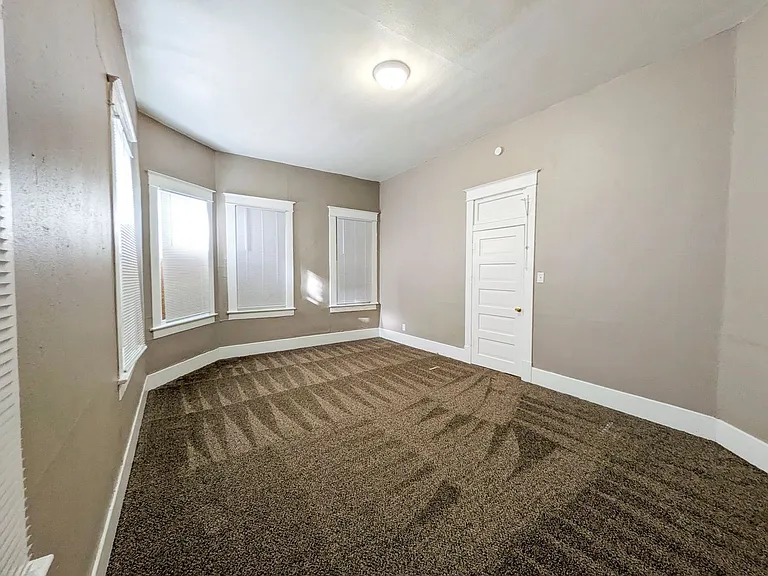 1045 Long Ave — Photo 11