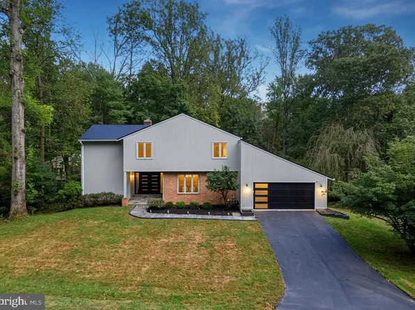 11713 Sumacs St, Oakton, VA 22124