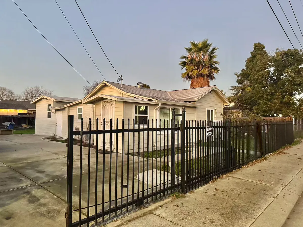 Building Photo - 237 E Stadium Dr