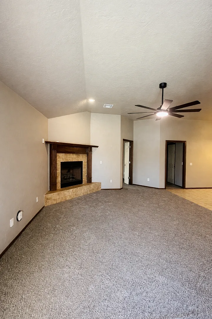 Move in Special!! Updated 3 Bed / 2 Bath Single-Story Duplex Move-In Ready! — Photo 4
