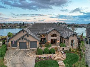 4673 N Fallingwater Ln, Clovis, CA 93619