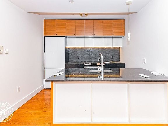 3rd image of 192 Hawthorne St #9W