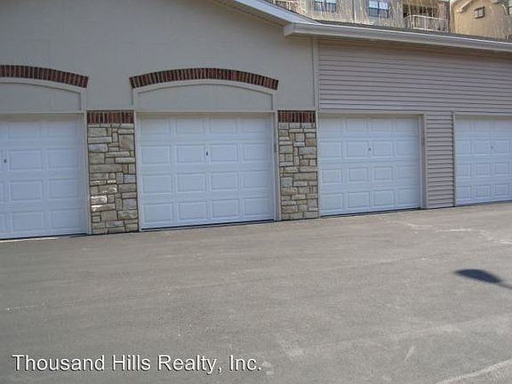3rd image of 330 S Wildwood Dr