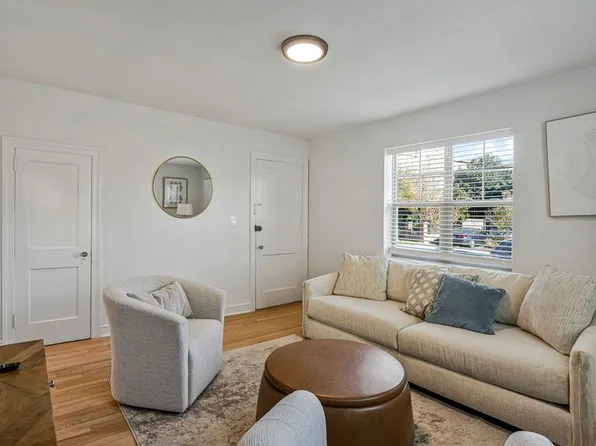 8 Sunset Dr APT 2, Alexandria, VA 22301