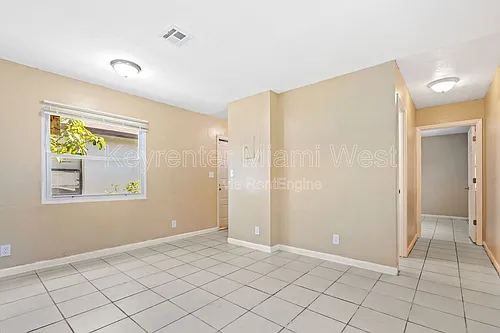 1022 NW 6th Ave #1 Photo 1
