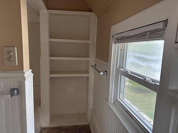 5th image of 110 E Elmwood Ave #2