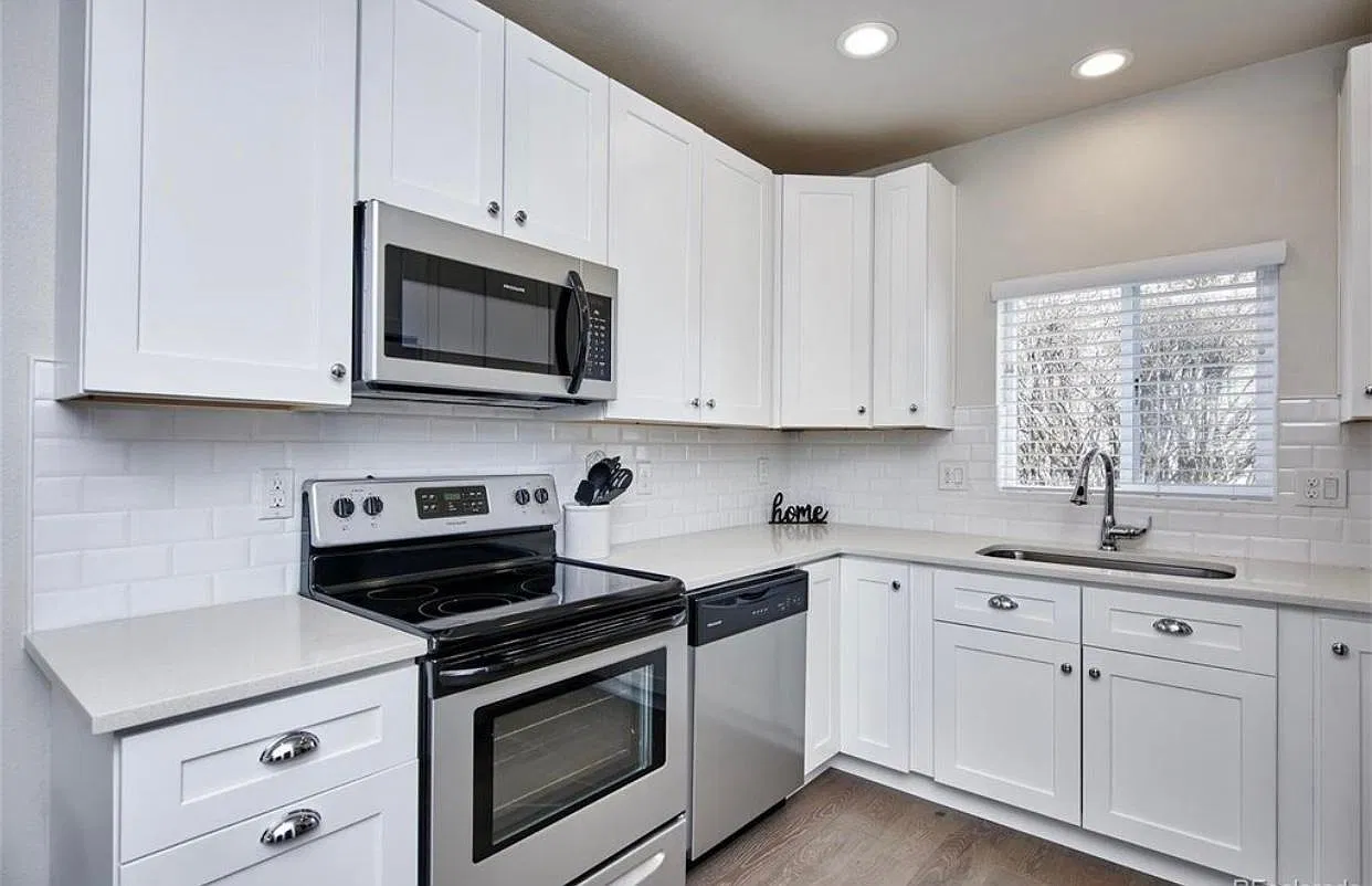 3 bed, 1355 sqft, $3,500 — Photo 1