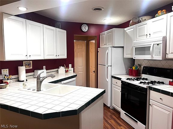 2nd image of 205 S Aspen Ct Unit 3