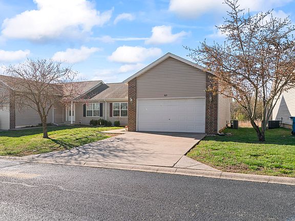 3rd image of 521 Van Buren Road