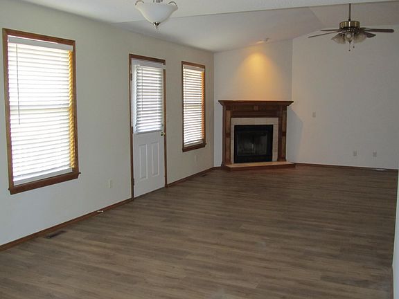 4th image of 3823 W Dover Street